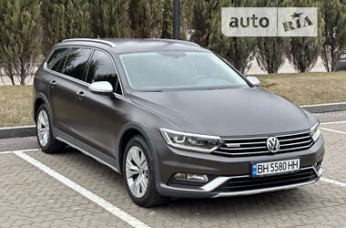 Универсал Volkswagen Passat Alltrack 2016 в Киеве