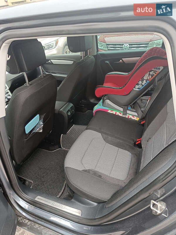 Універсал Volkswagen Passat Alltrack 2013 в Києві