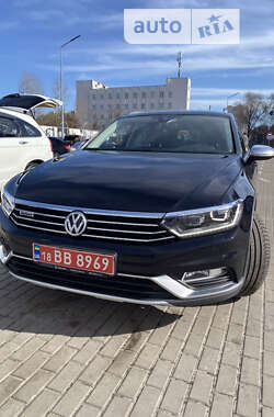 Универсал Volkswagen Passat Alltrack 2019 в Киеве