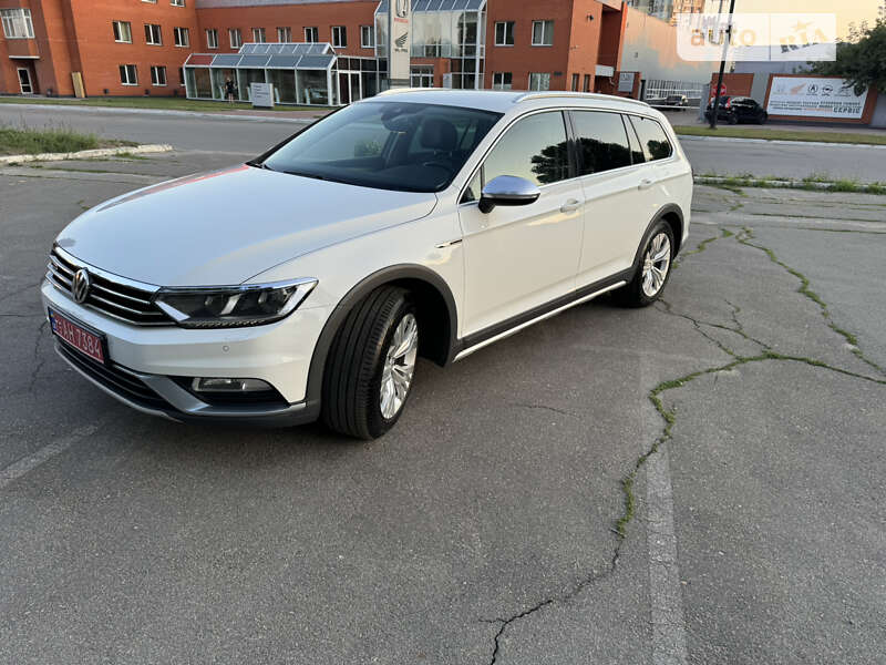 Универсал Volkswagen Passat Alltrack 2018 в Киеве