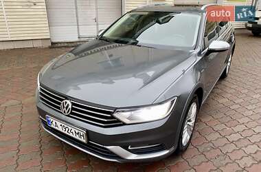 Универсал Volkswagen Passat Alltrack 2017 в Киеве