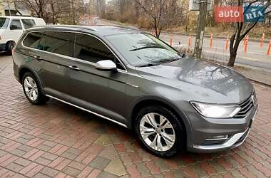 Универсал Volkswagen Passat Alltrack 2017 в Киеве