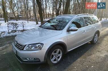 Універсал Volkswagen Passat Alltrack 2014 в Хотині