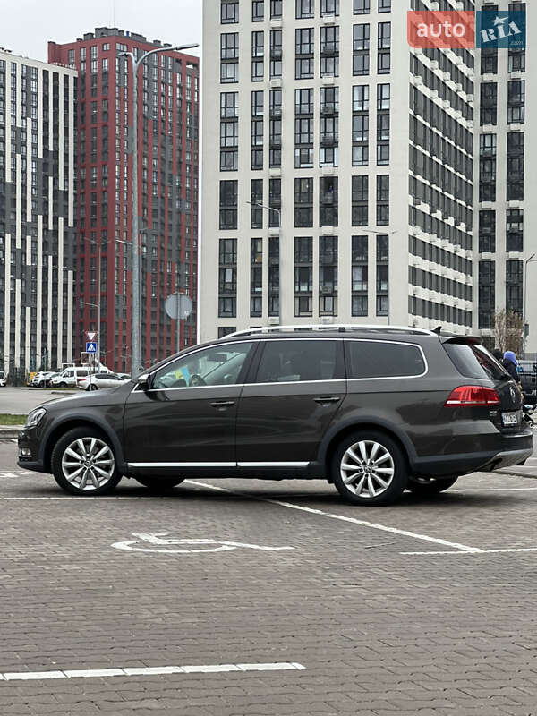 Универсал Volkswagen Passat Alltrack 2014 в Киеве