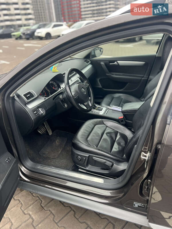 Универсал Volkswagen Passat Alltrack 2014 в Киеве