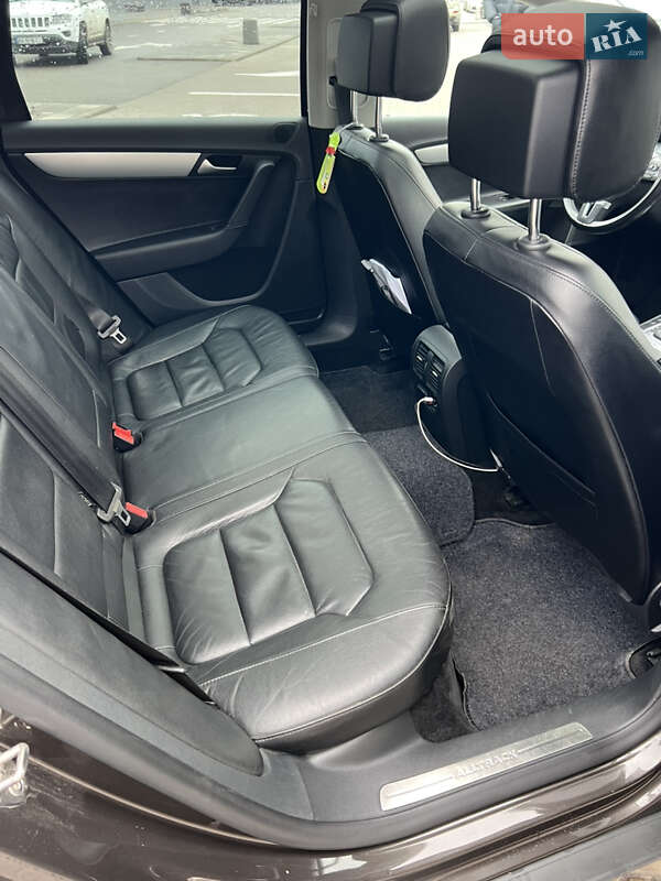 Универсал Volkswagen Passat Alltrack 2014 в Киеве