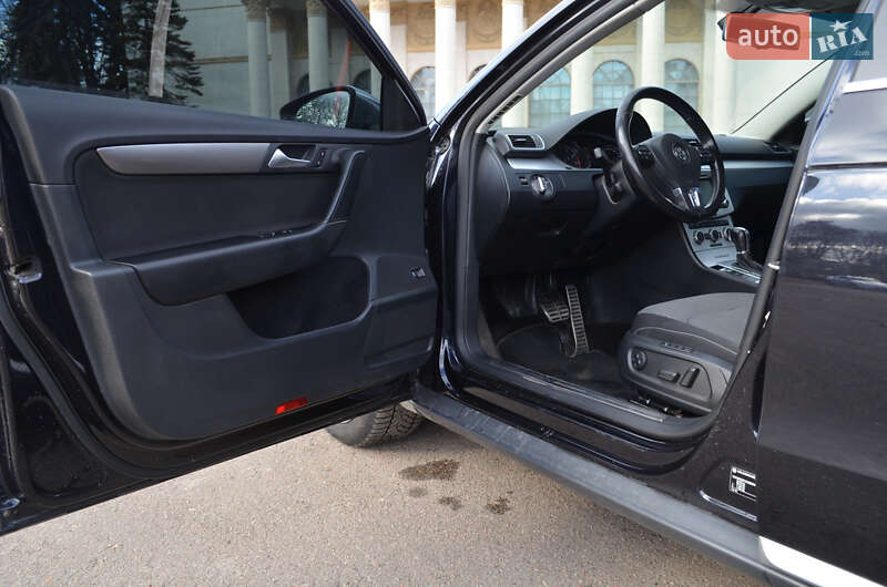Универсал Volkswagen Passat Alltrack 2012 в Киеве