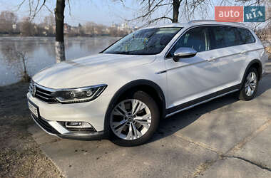 Универсал Volkswagen Passat Alltrack 2015 в Киеве