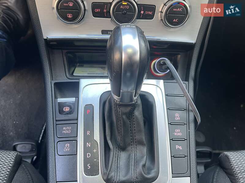 Универсал Volkswagen Passat Alltrack 2014 в Киеве