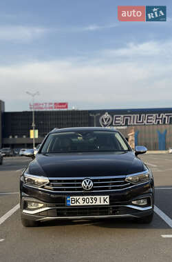 Універсал Volkswagen Passat Alltrack 2020 в Києві