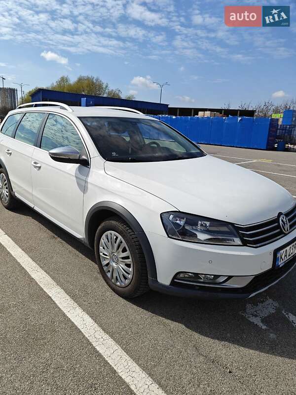 Универсал Volkswagen Passat Alltrack 2013 в Киеве