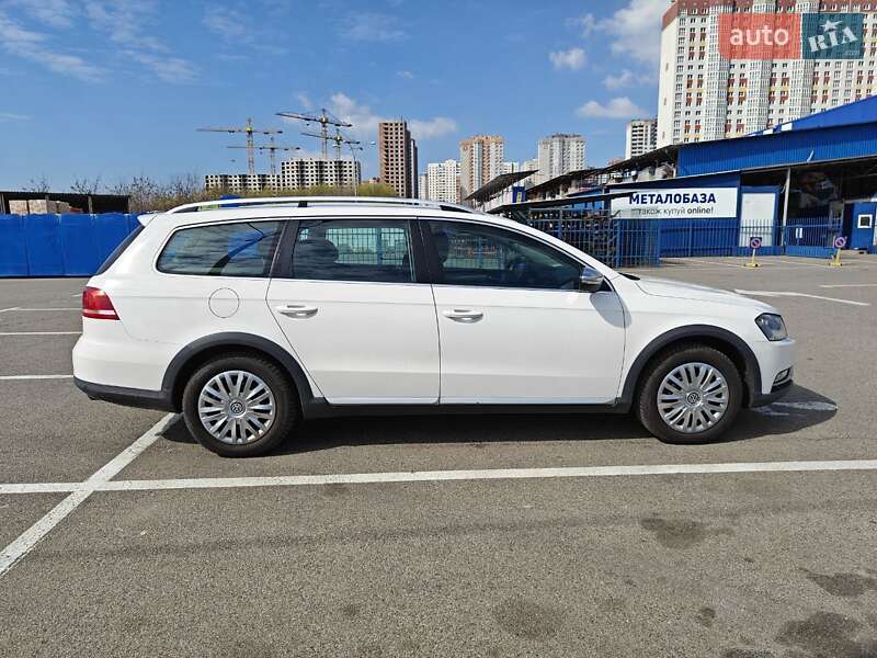 Универсал Volkswagen Passat Alltrack 2013 в Киеве
