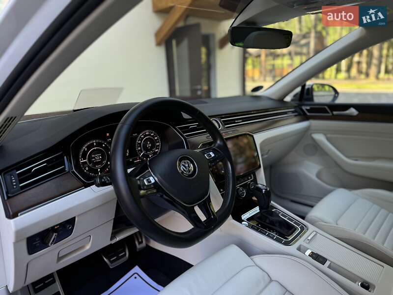Универсал Volkswagen Passat Alltrack 2018 в Дрогобыче