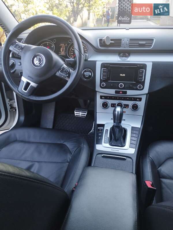 Универсал Volkswagen Passat Alltrack 2014 в Пустомытах