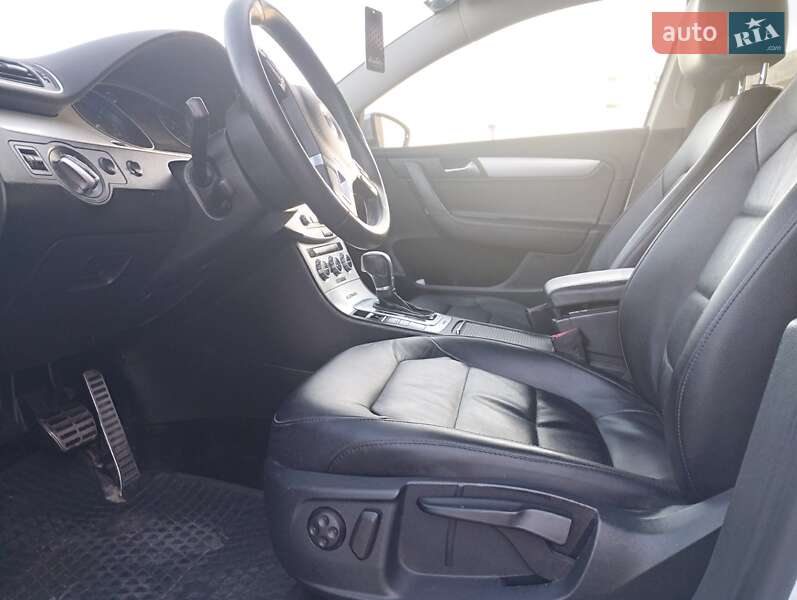 Универсал Volkswagen Passat Alltrack 2014 в Пустомытах