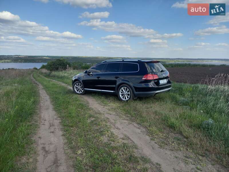Універсал Volkswagen Passat Alltrack 2012 в 