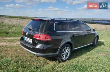 Універсал Volkswagen Passat Alltrack 2012 в 