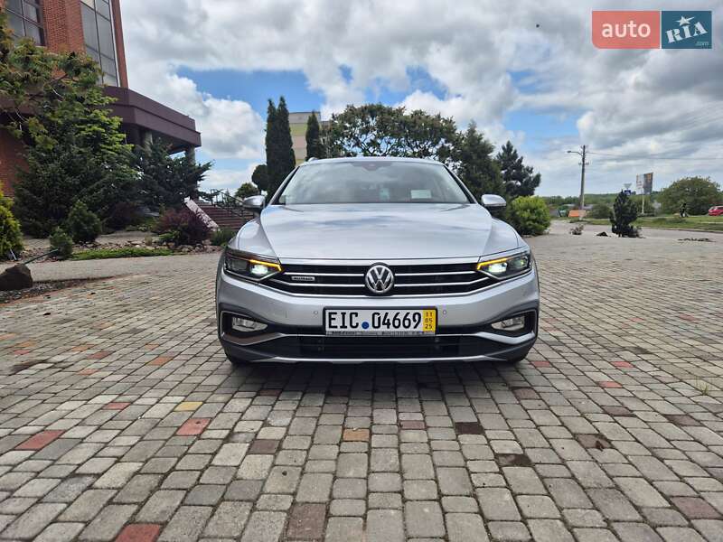 Универсал Volkswagen Passat Alltrack 2019 в Нововолынске