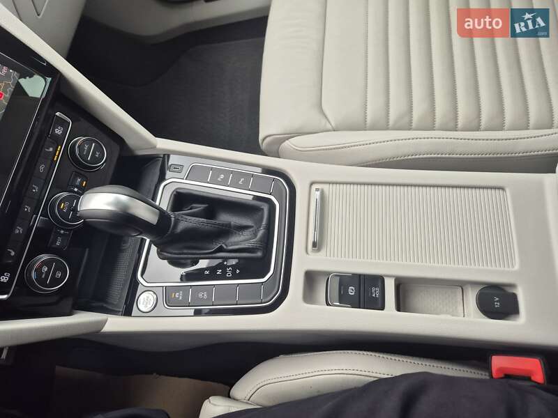 Универсал Volkswagen Passat Alltrack 2019 в Нововолынске