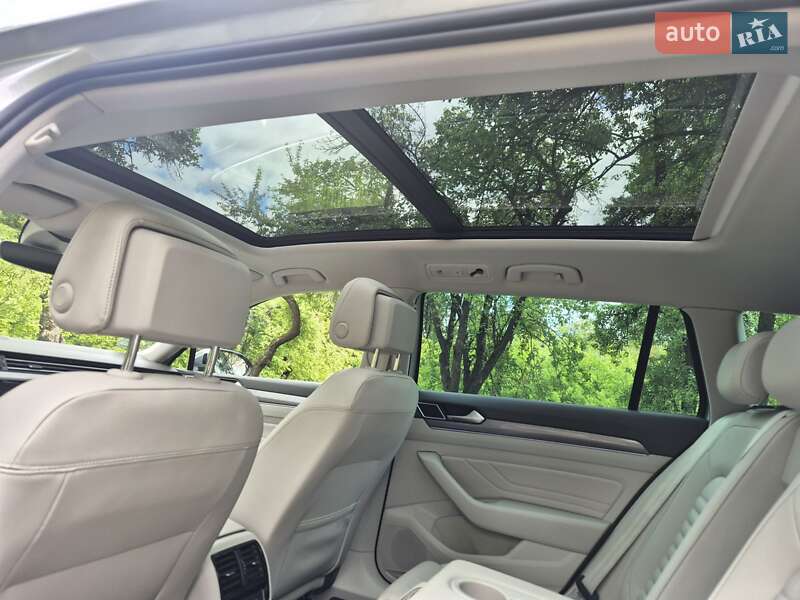 Универсал Volkswagen Passat Alltrack 2019 в Нововолынске