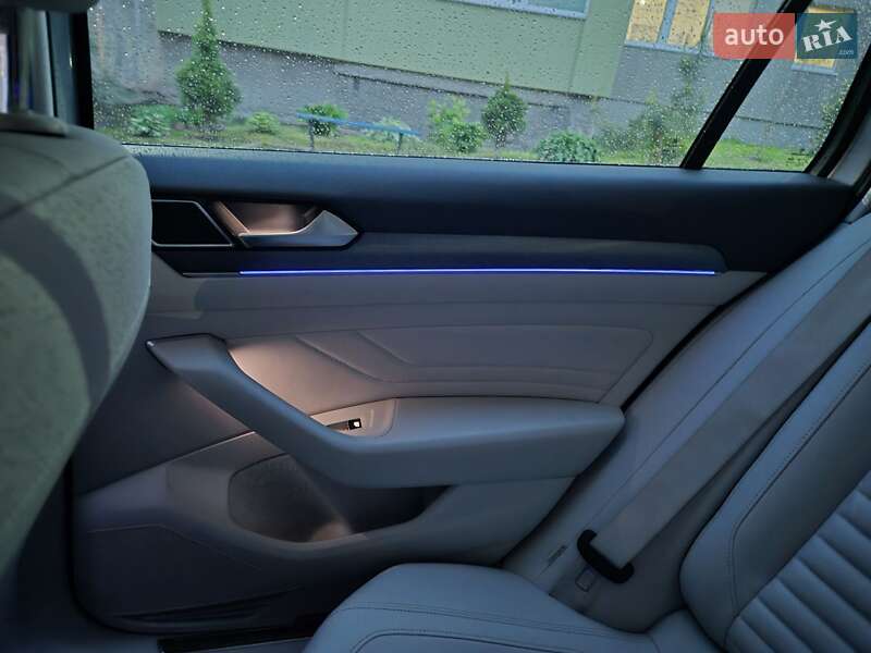 Универсал Volkswagen Passat Alltrack 2019 в Нововолынске