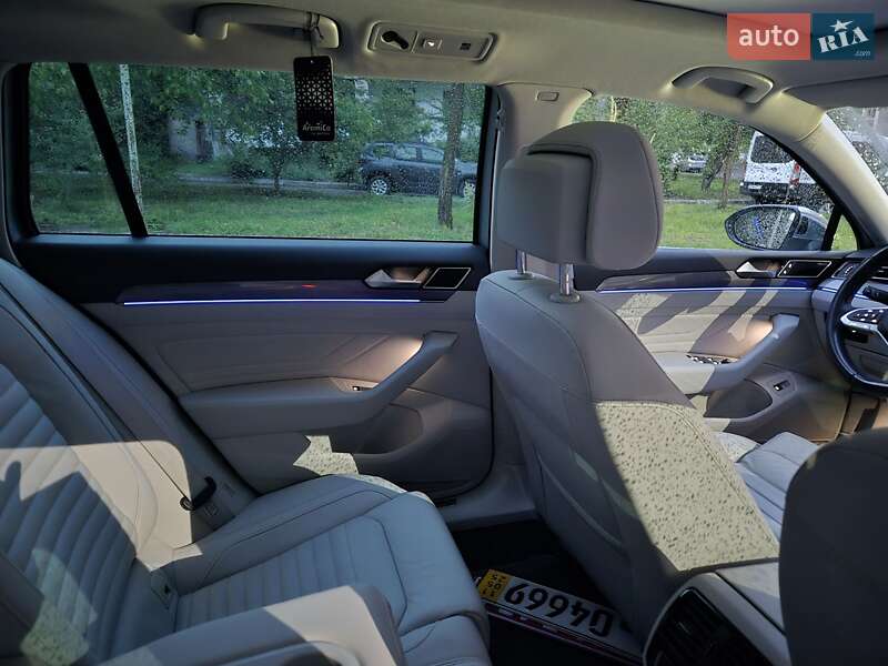 Универсал Volkswagen Passat Alltrack 2019 в Нововолынске