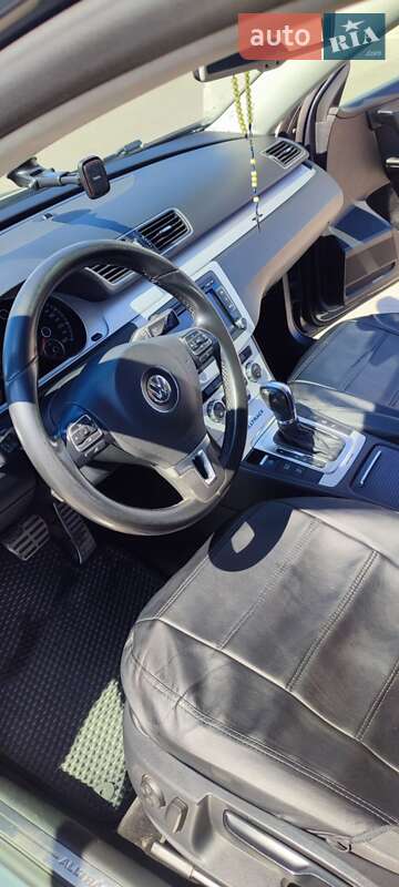 Универсал Volkswagen Passat Alltrack 2013 в Львове