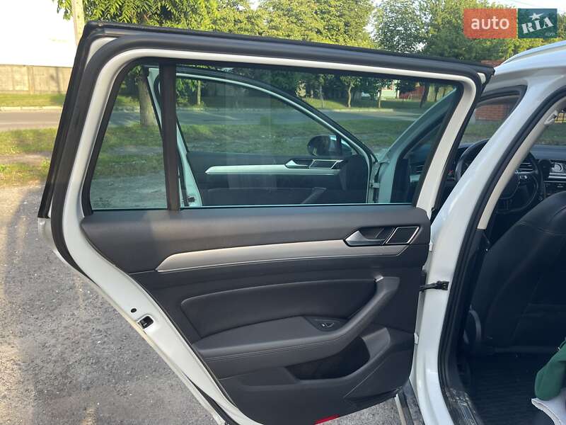 Универсал Volkswagen Passat Alltrack 2017 в Бродах
