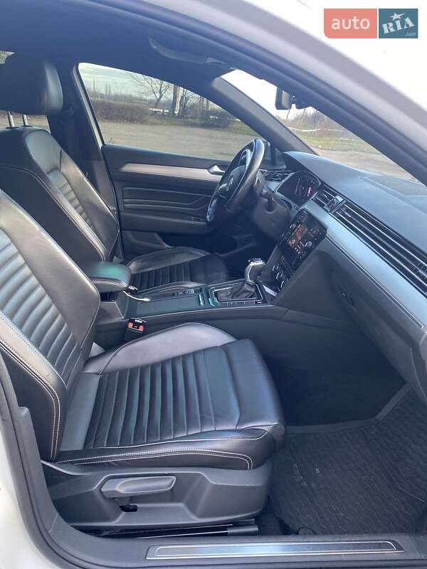 Универсал Volkswagen Passat Alltrack 2019 в Киеве фото 12 Универсал Volkswagen Passat Alltrack 2019 в Киеве