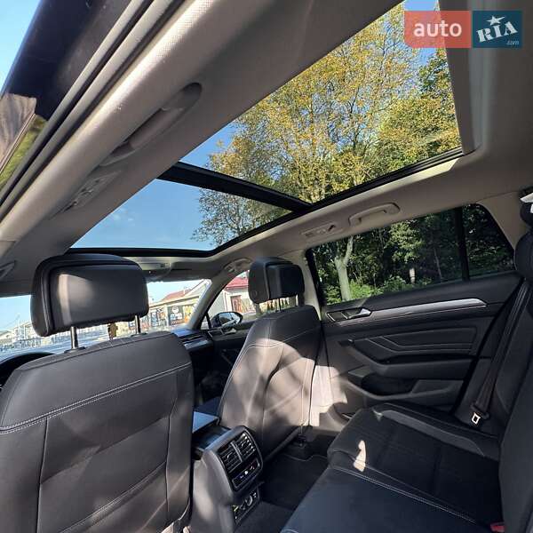 Универсал Volkswagen Passat Alltrack 2021 в Звягеле