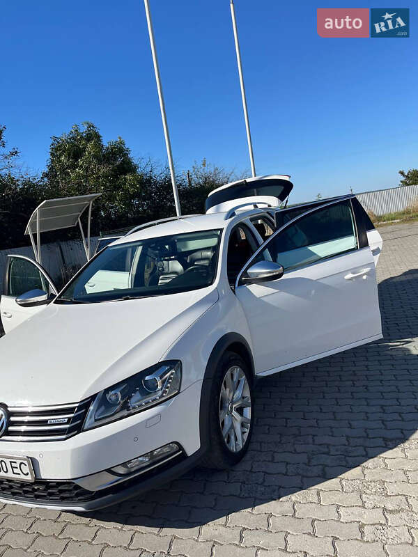 Универсал Volkswagen Passat Alltrack 2012 в Подгайцах