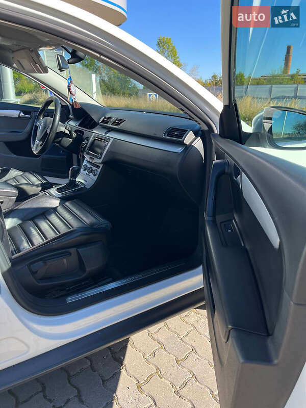 Универсал Volkswagen Passat Alltrack 2012 в Подгайцах