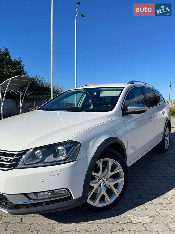 Универсал Volkswagen Passat Alltrack 2012 в Подгайцах