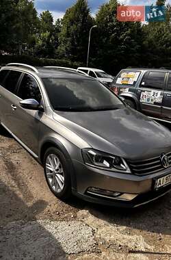 Универсал Volkswagen Passat Alltrack 2012 в Вишневом
