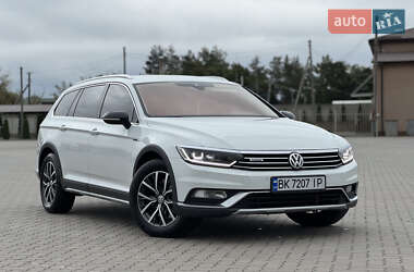 Универсал Volkswagen Passat Alltrack 2017 в Сарнах