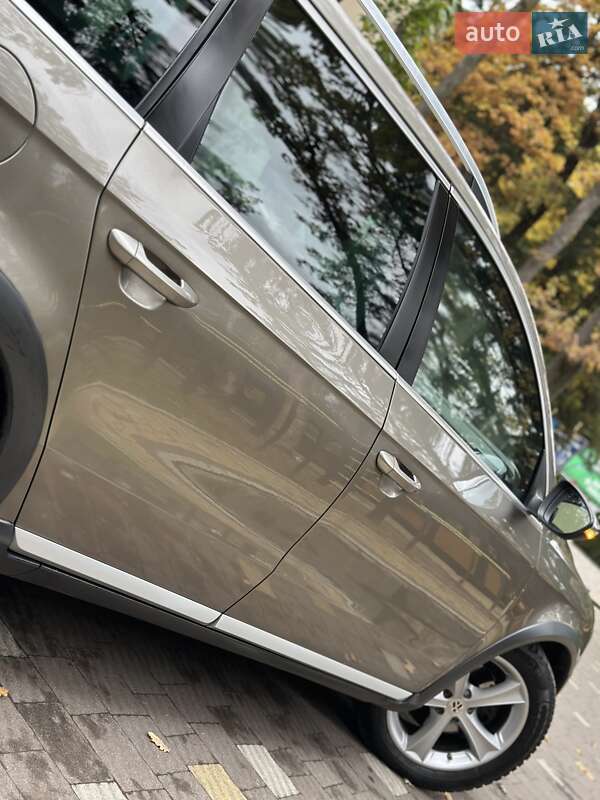 Универсал Volkswagen Passat Alltrack 2014 в Дрогобыче