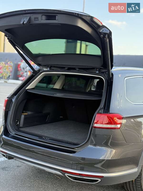 Универсал Volkswagen Passat Alltrack 2018 в Киеве