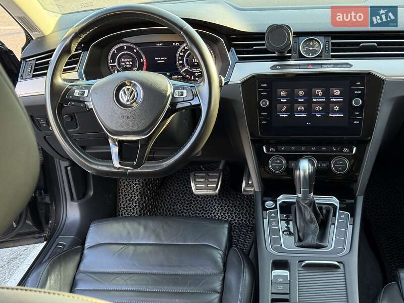 Универсал Volkswagen Passat Alltrack 2018 в Киеве