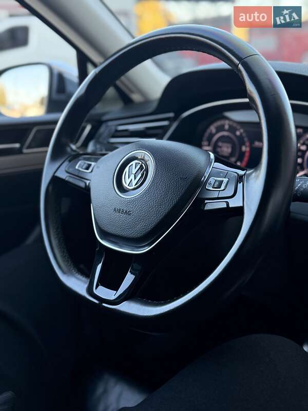Универсал Volkswagen Passat Alltrack 2018 в Киеве