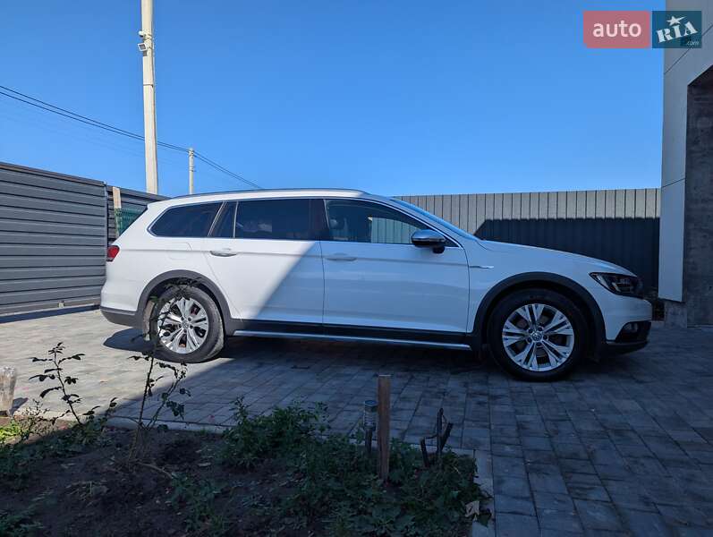 Универсал Volkswagen Passat Alltrack 2017 в Киеве фото 7 Универсал Volkswagen Passat Alltrack 2017 в Киеве