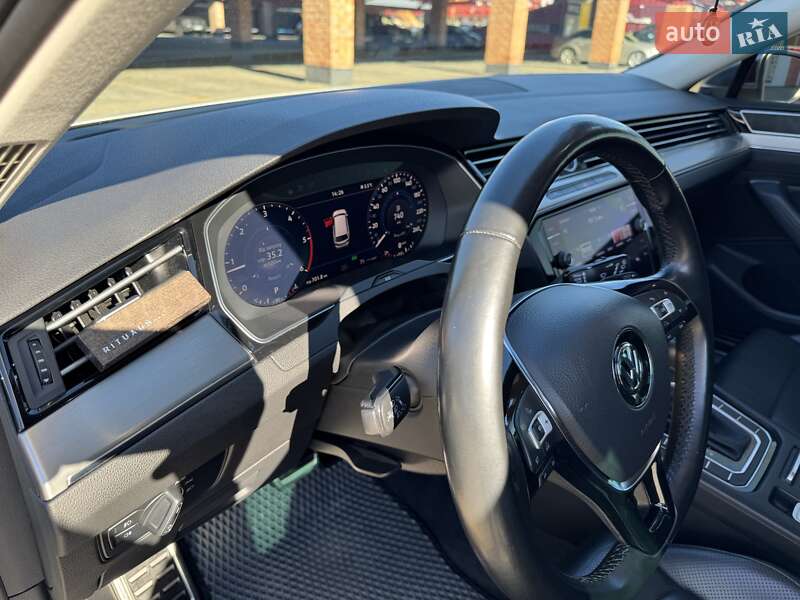 Універсал Volkswagen Passat Alltrack 2018 в Львові фото 26 Універсал Volkswagen Passat Alltrack 2018 в Львові