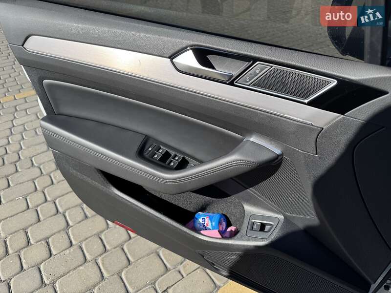 Універсал Volkswagen Passat Alltrack 2018 в Львові фото 28 Універсал Volkswagen Passat Alltrack 2018 в Львові