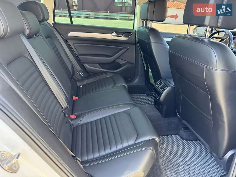 Універсал Volkswagen Passat Alltrack 2018 в Львові фото 44 Універсал Volkswagen Passat Alltrack 2018 в Львові