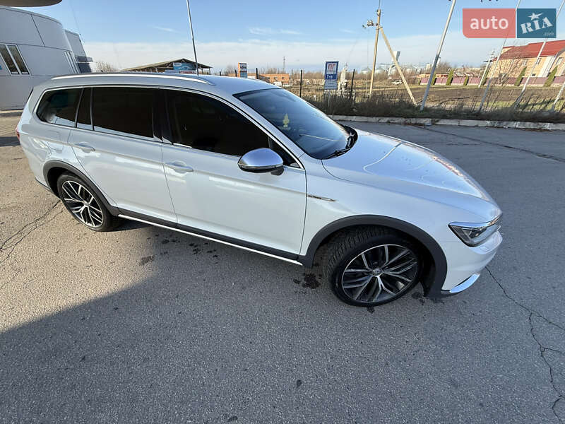 Универсал Volkswagen Passat Alltrack 2016 в Миргороде