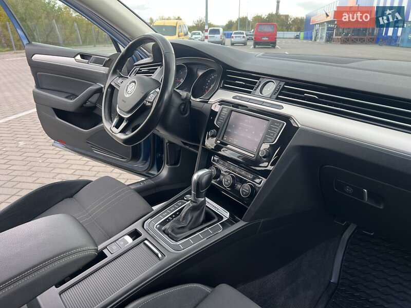 Универсал Volkswagen Passat Alltrack 2017 в Дубно