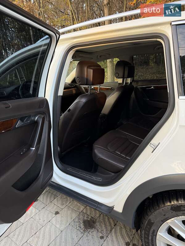 Универсал Volkswagen Passat Alltrack 2013 в Львове