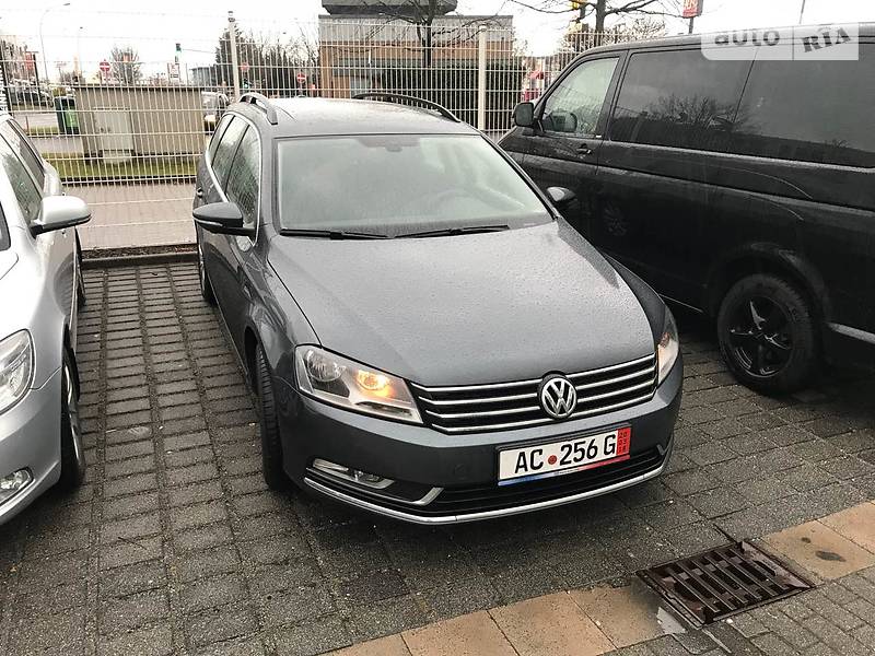 Volkswagen Passat 2012 року