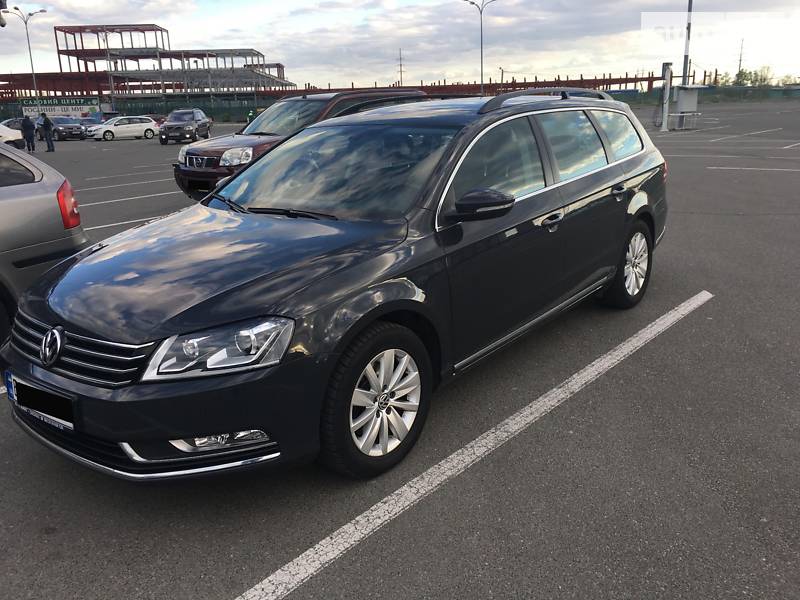 Volkswagen Passat 2012 року