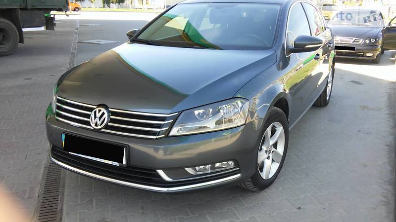 Volkswagen Passat 2012 року