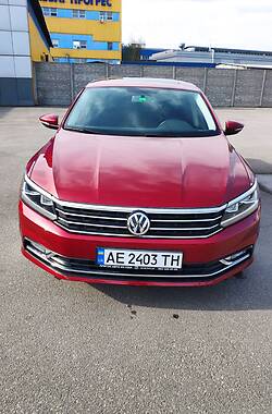 Седан Volkswagen Passat B7 2017 в Дніпрі